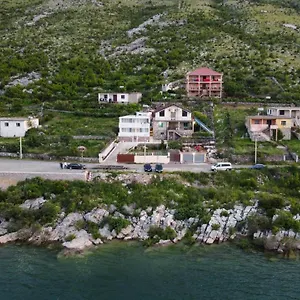 Lakefront House Pensjonat